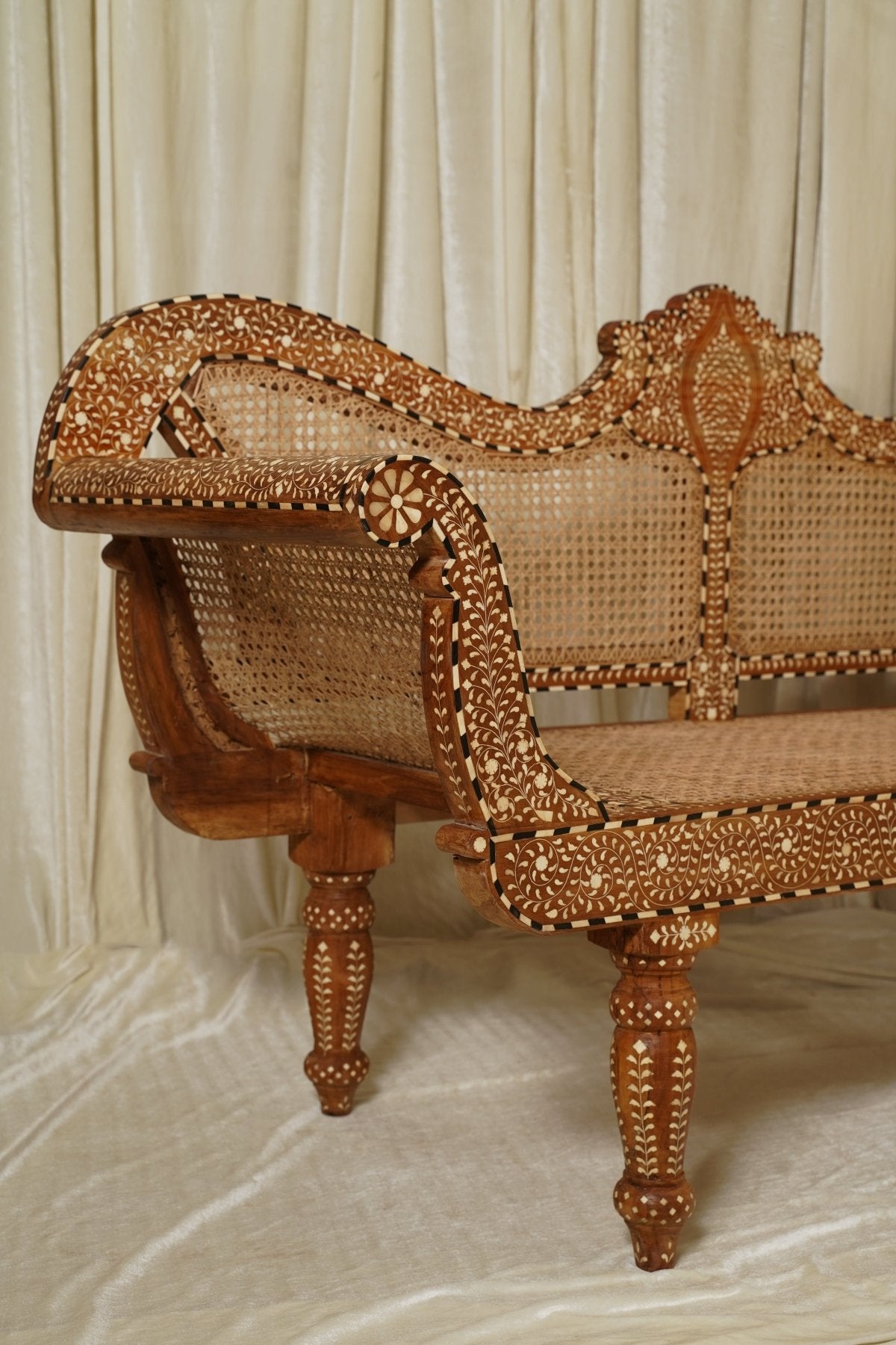 Maharani Courting Bench - Marble Lotus - Maharani Courting Bench