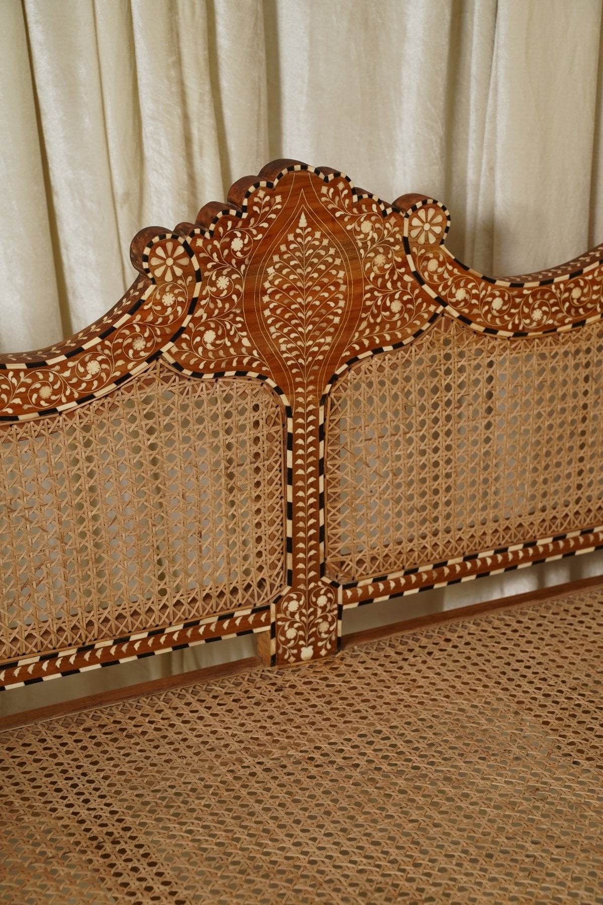 Maharani Courting Bench - Marble Lotus - Maharani Courting Bench