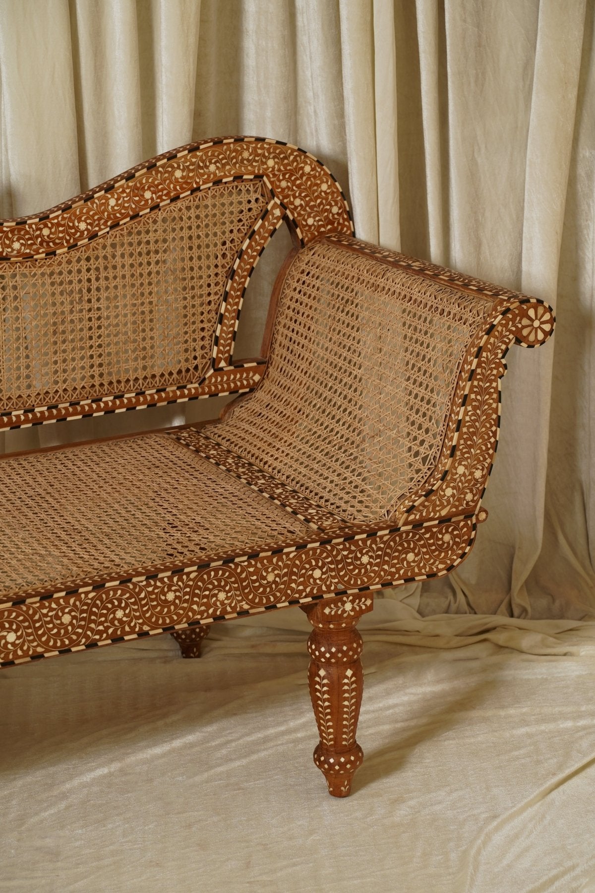 Maharani Courting Bench - Marble Lotus - Maharani Courting Bench